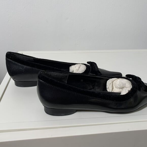 Newport news black leather velvet with bow pointy flat shoes size 7 B - Picture 2 of 7